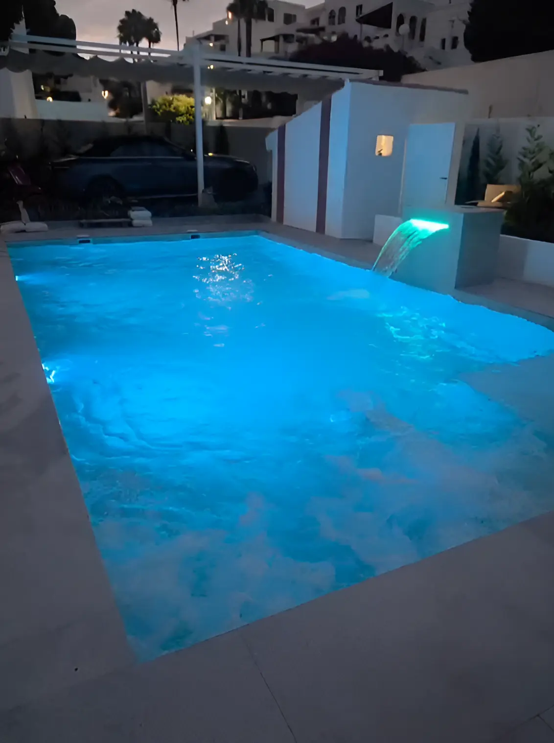 Diseño de piscina moderna gunitada en Andalucía