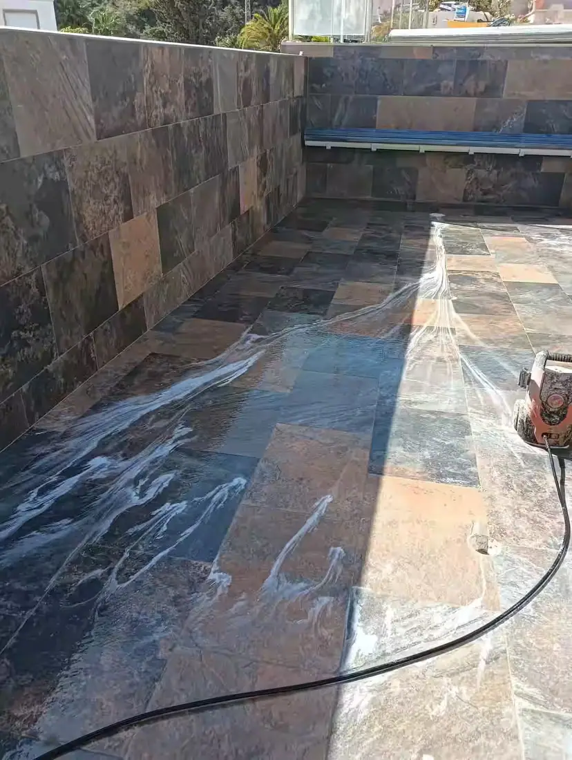Ejecución de piscina de lujo en obra por NereoPools
