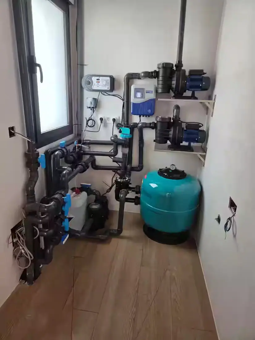 Instalación de sistema de depuración de piscina en Granada