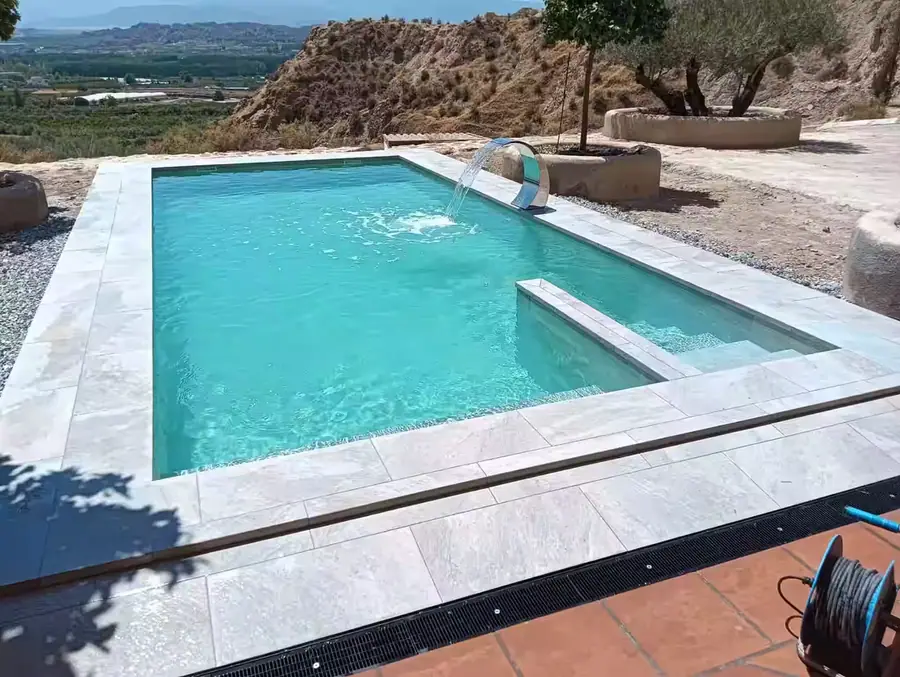 Proyecto 3D de diseño de piscina antes de construir
